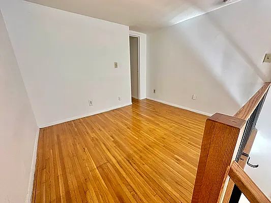 4th image of 122 E 13th St APT 2B