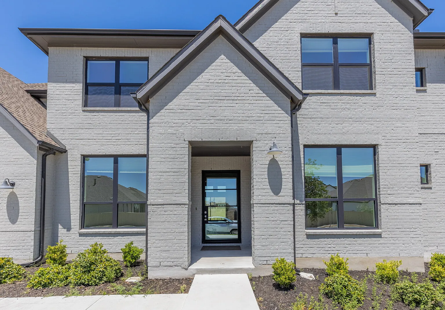 4 bed, 4.5 bath, 4157 sqft, $3,900 — Photo 4