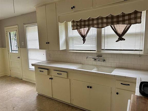 3rd image of 206 Harvey Ave