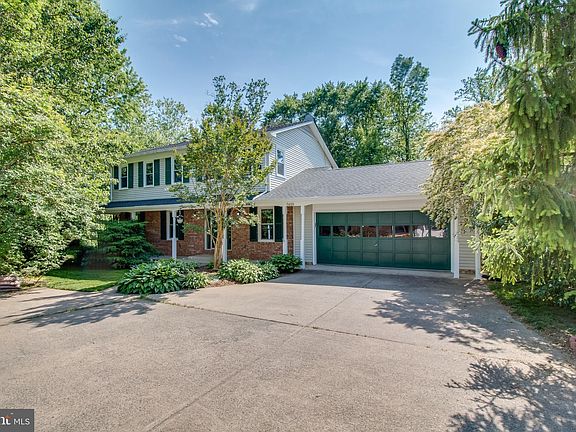 3rd image of 5618 Meridian Hill Pl