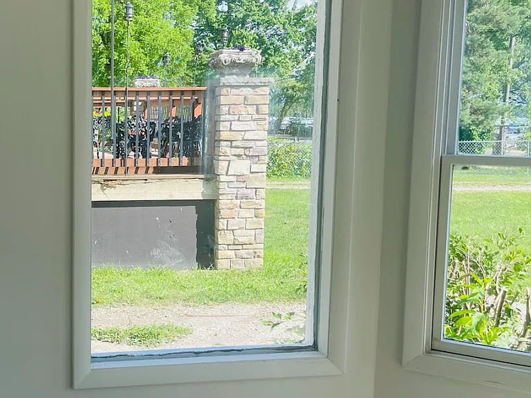 Side view out of the 4-seasons room. Many windows. Two open.