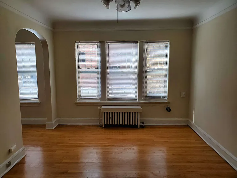 810-32 Dempster/1245 Elmwood — Photo 3