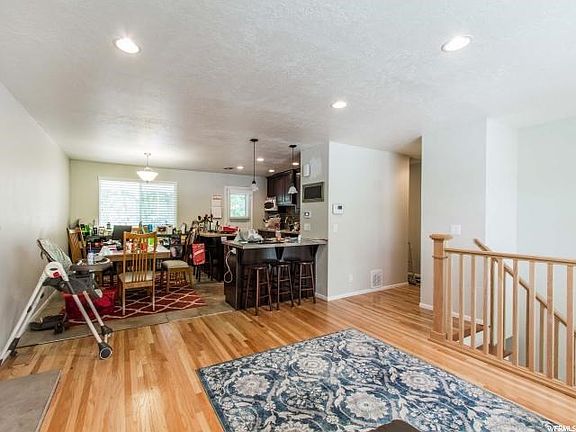 5th image of 1227 N Carousel St