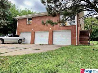 3302 Summit St, Omaha, NE 68112