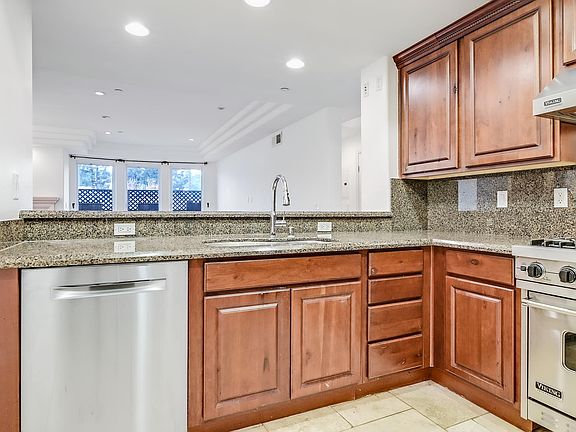 5th image of 12044 Hoffman St #200