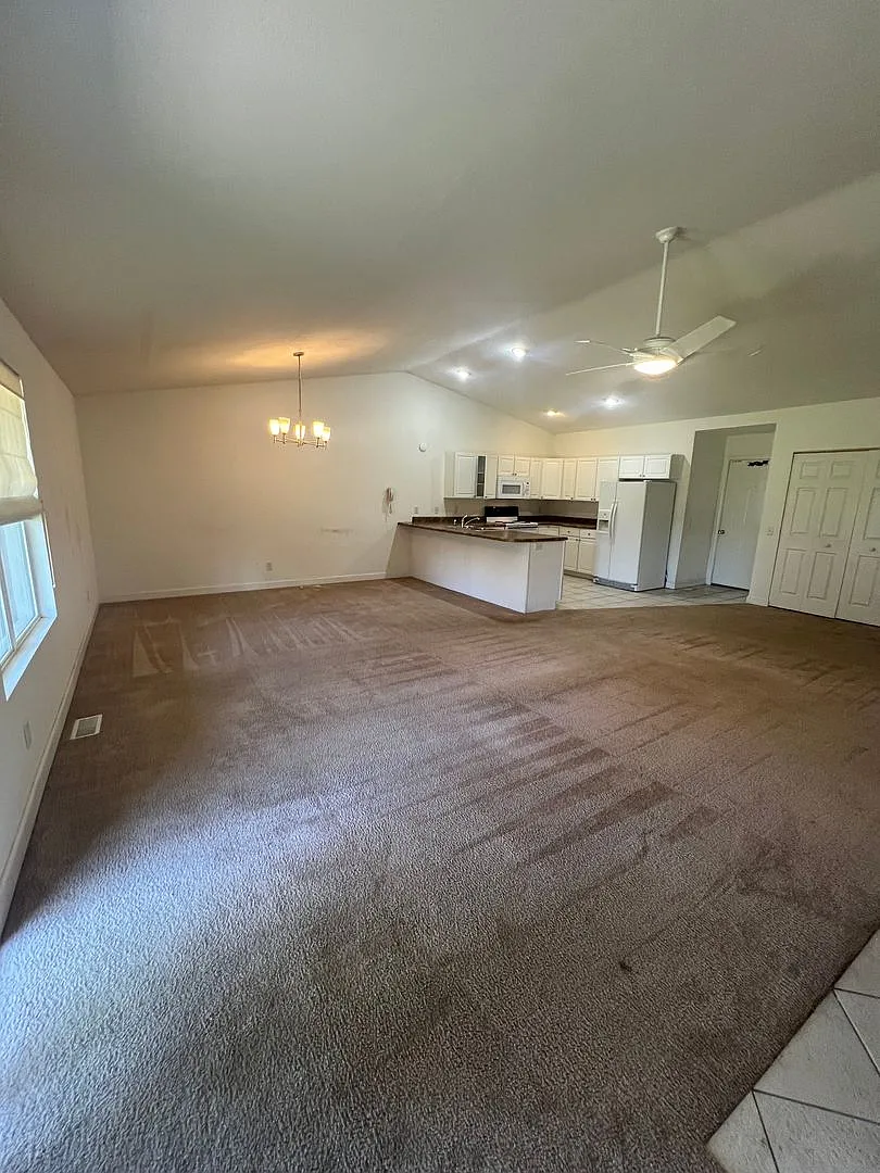 Recently Listed Rental! — Photo 2
