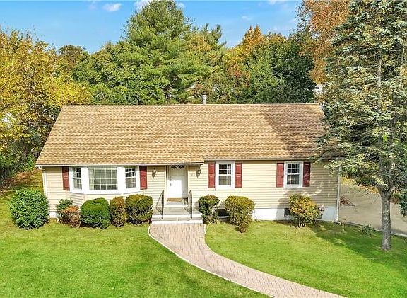 3rd image of 53 Colonial Ct