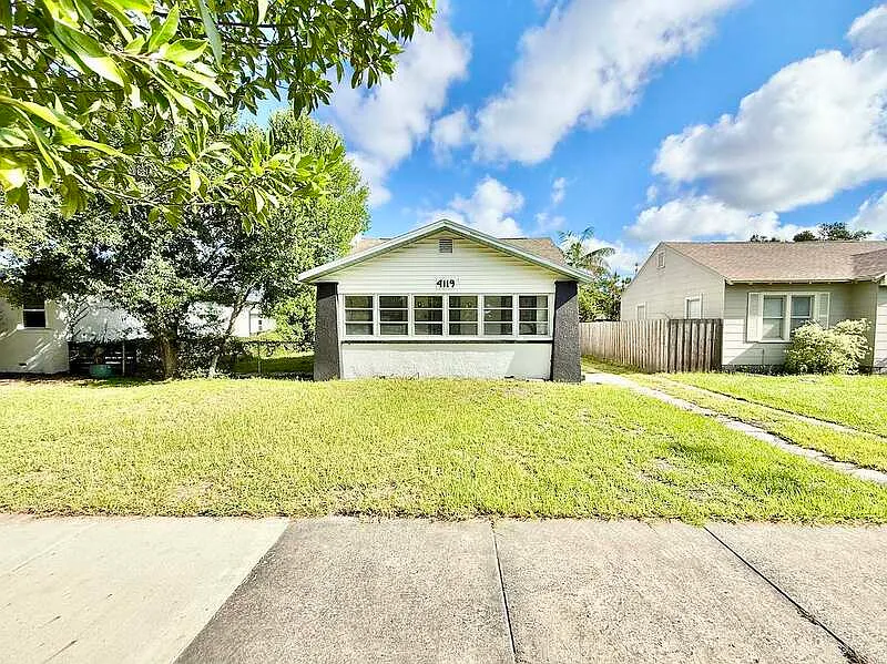 3 bed, 2.0 bath, 1362 sqft, $2,295 — Photo 4