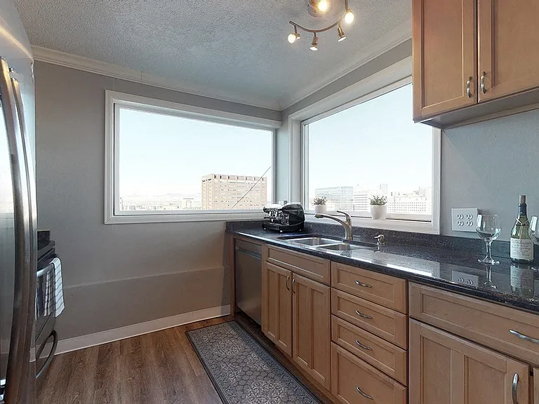Latitude 40 — Photo 38