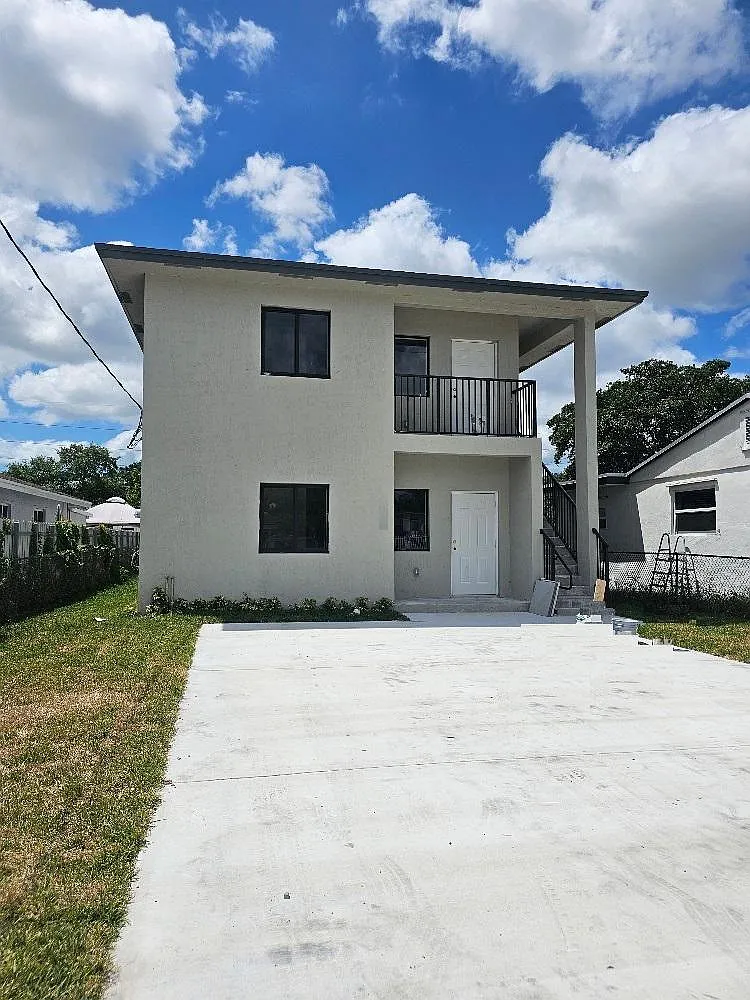 5 bed, 2200 sqft, $3,800 — Photo 1