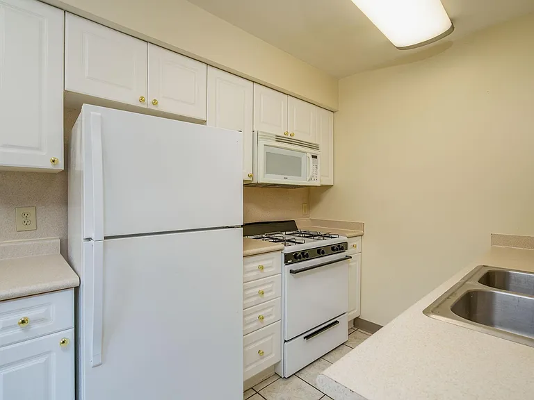 310 E 18th Ave #A — Photo 13
