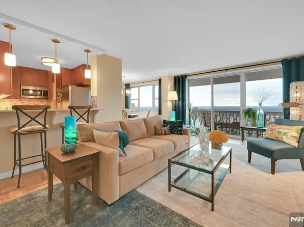 2000 Linwood Ave APT 18B, Fort Lee, NJ 07024