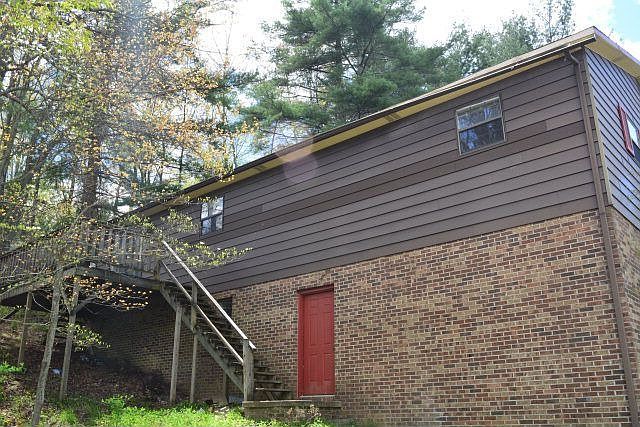 2nd image of 109 Carson Ave