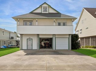 209 Bora Bora Dr, Tiki Island, TX 77554