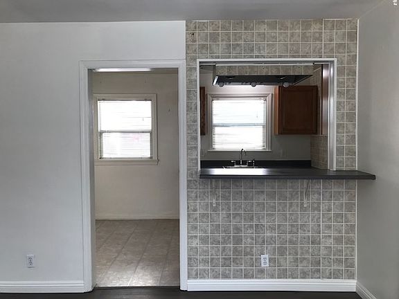 5th image of 14337 Sylvan St #14337