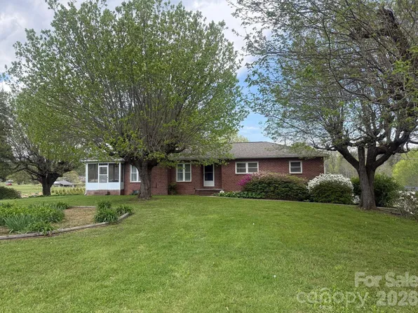 343 Brickyard Rd, Etowah, NC 28729