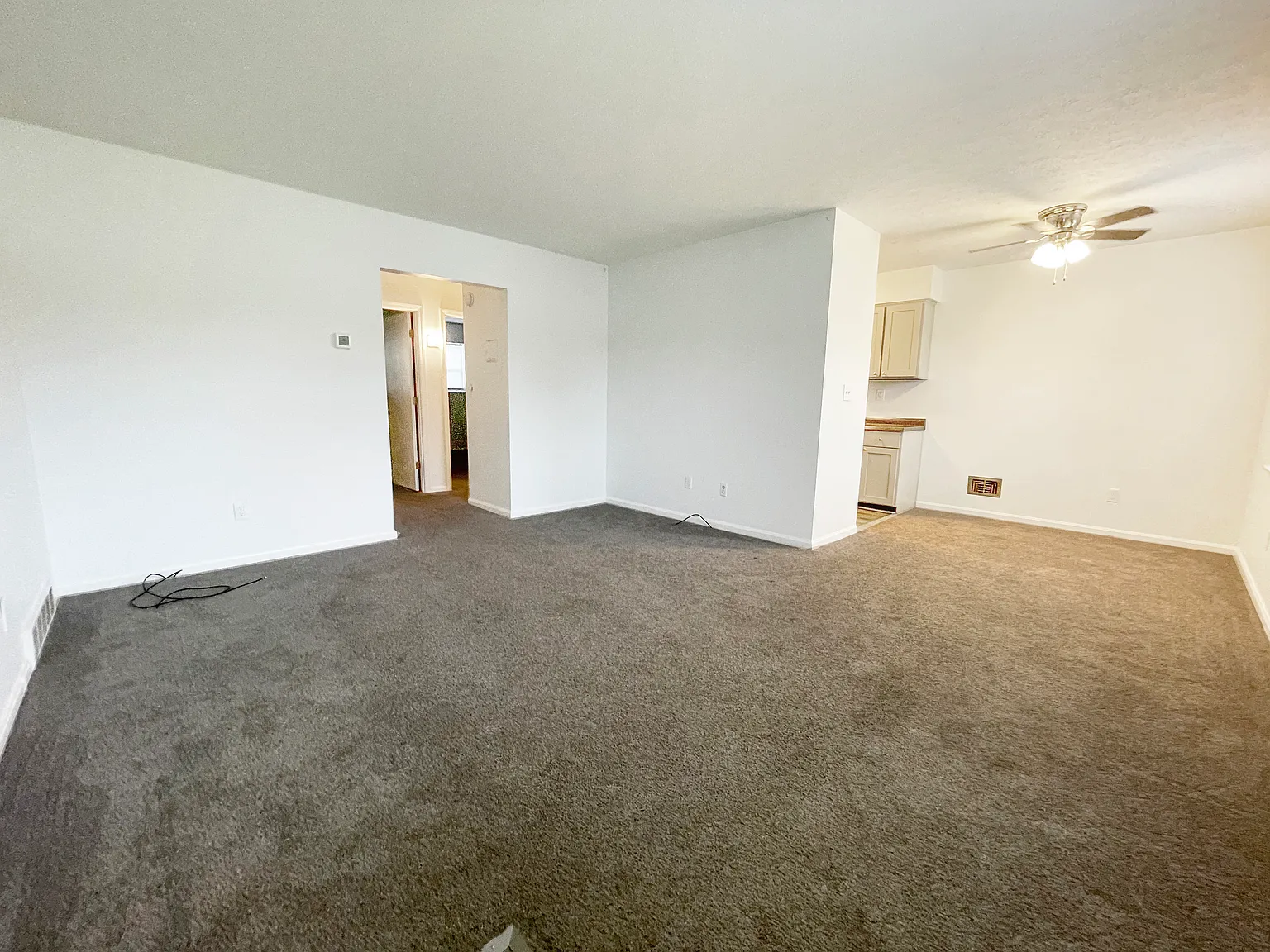 2 bed, 900 sqft, $995 — Photo 2