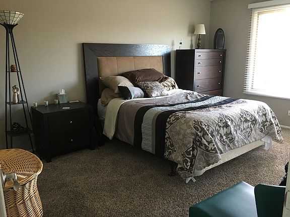 LARGE MASTER BDRM