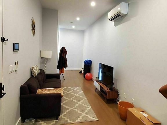 5th image of 331 Vernon Ave #3V