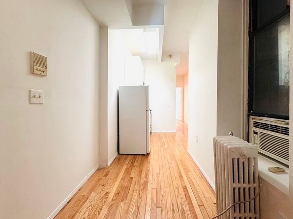 366 W 52nd St APT 1A