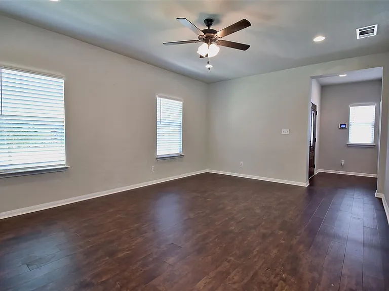317 Clearlake Dr — Photo 7