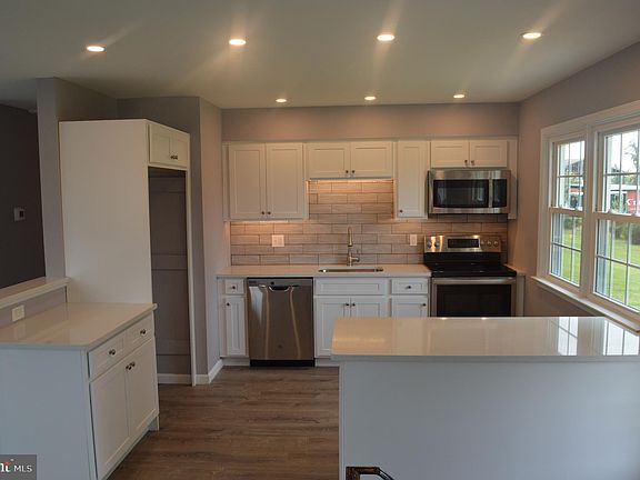 2nd image of 3624 N Clearwater Ln