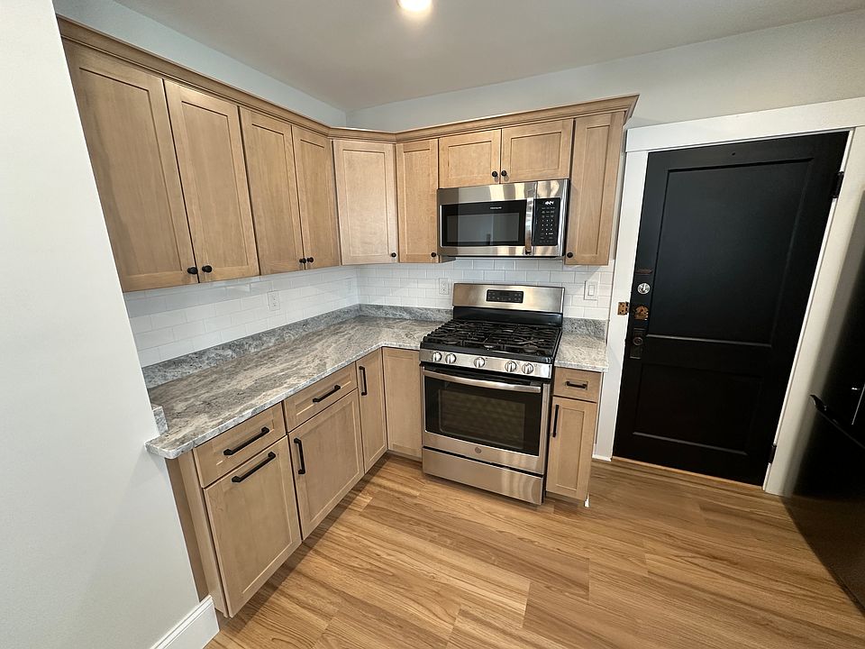 Brand new kitchen cabinets and granite countertops