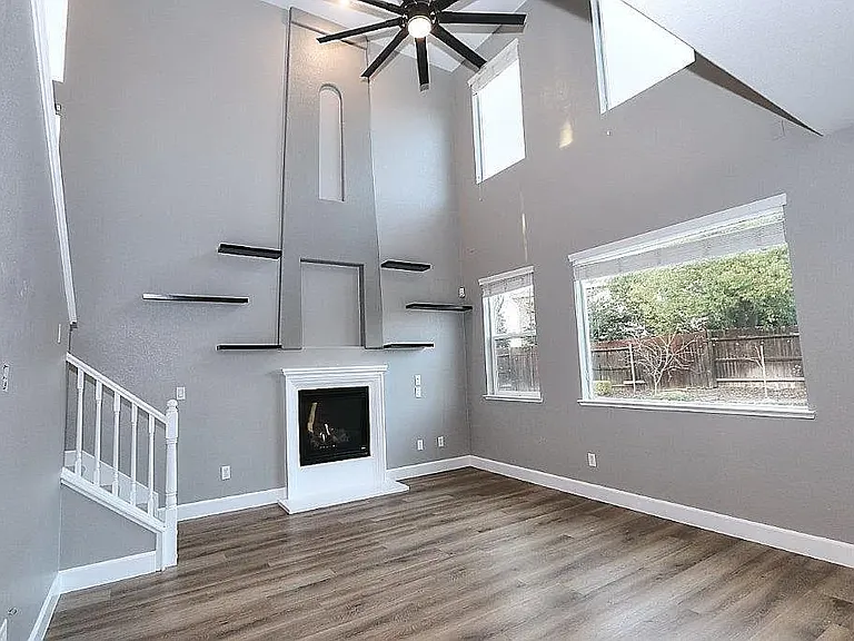1366 Rawlings Ln — Photo 6