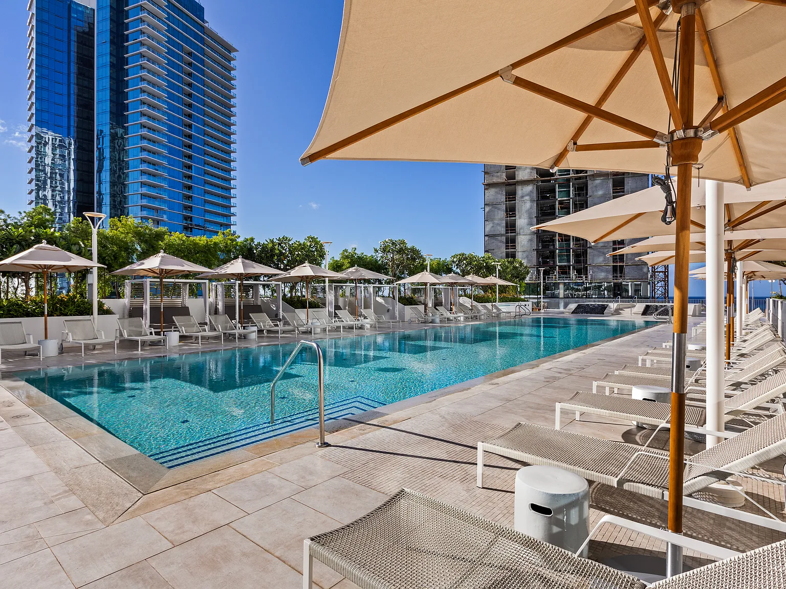 2 bed, 942 sqft, $5,900 — Photo 1