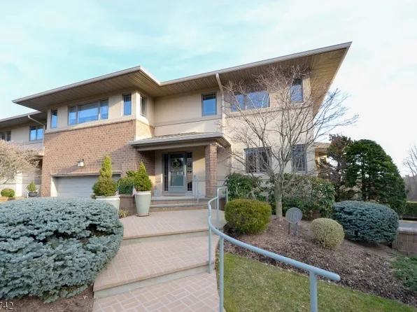 10 Fox Run Rd, Allendale Boro, NJ 07401