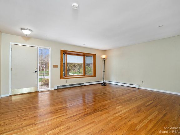 2nd image of 4325 E Loch Alpine Dr