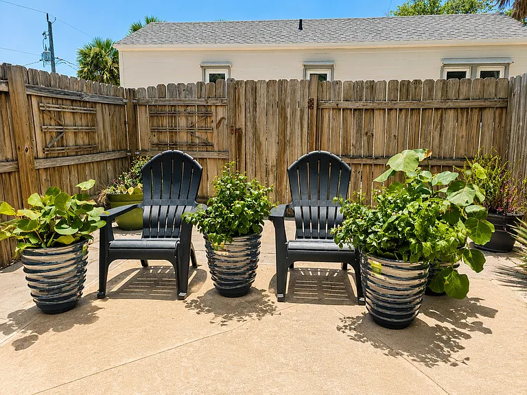 437 N Oleander Ave — Photo 6