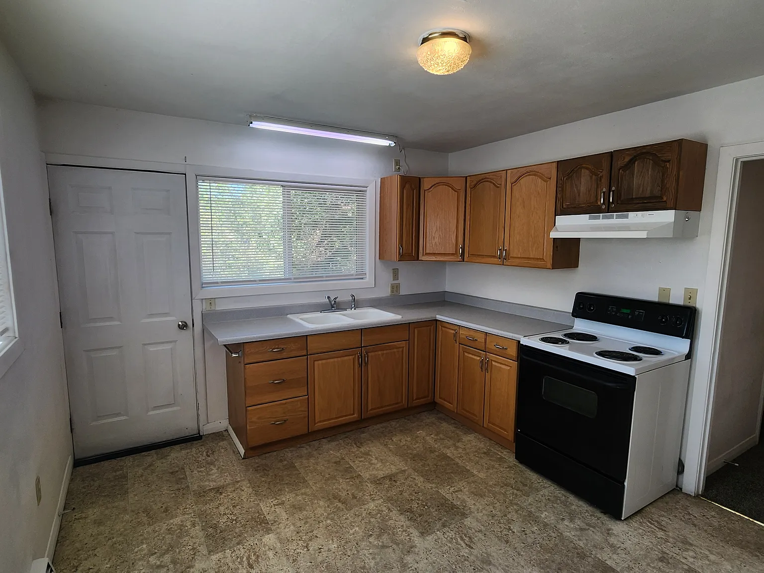 2 bed, 900 sqft, $1,275 — Photo 4