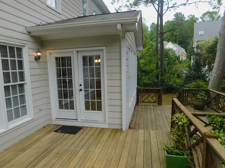 106 Southbank Dr — Photo 15