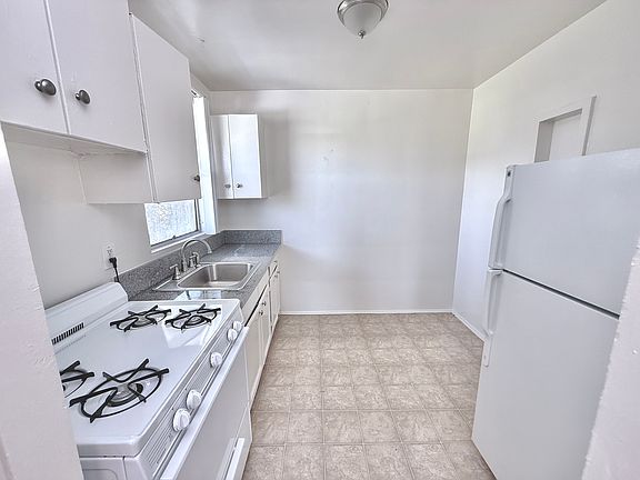 4th image of 5944 Riverton Ave #5944