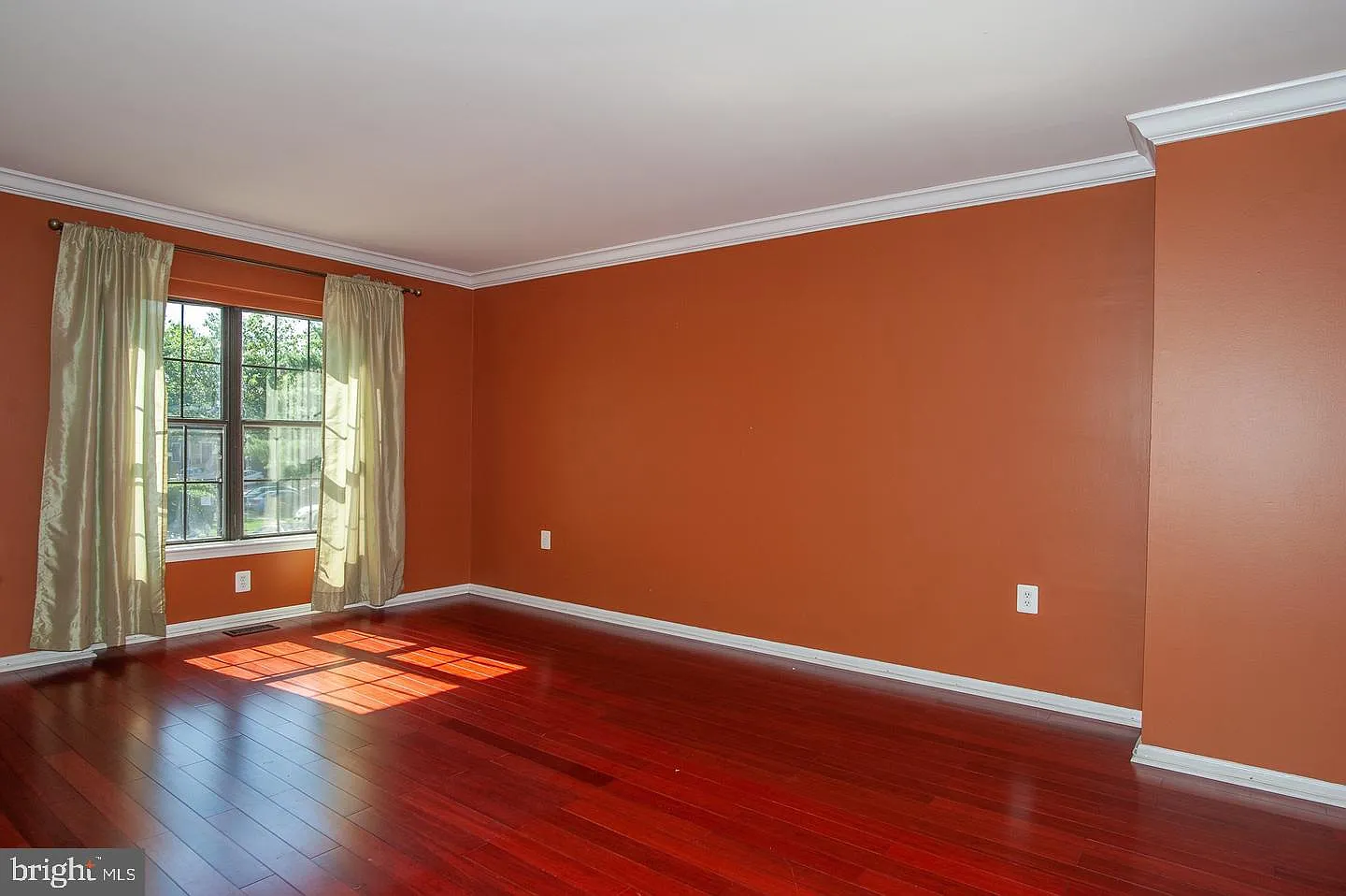 3 bed, 3.5 bath, 2508 sqft, $3,400 — Photo 2