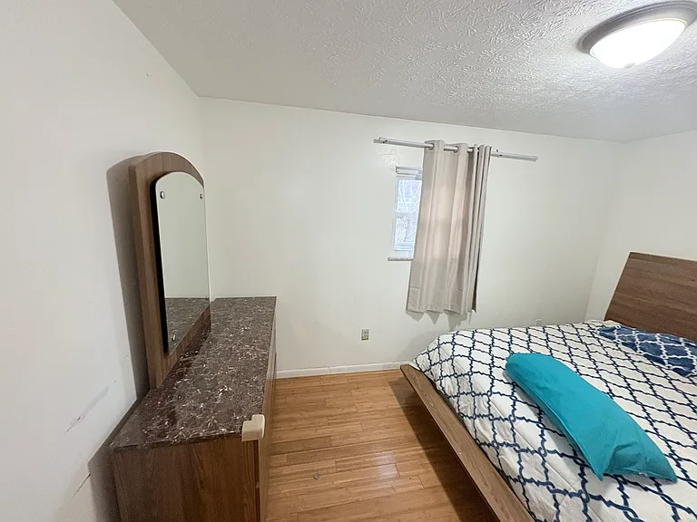 105 Lincoln Hts — Photo 5