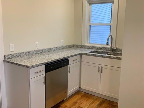 5th image of 59 Jackson Ave