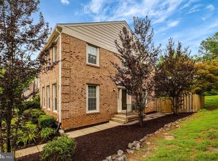 5720 Crownleigh Ct, Burke, VA 22015