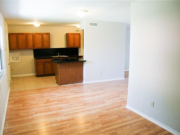 5th image of 3806 Williamsburg Dr