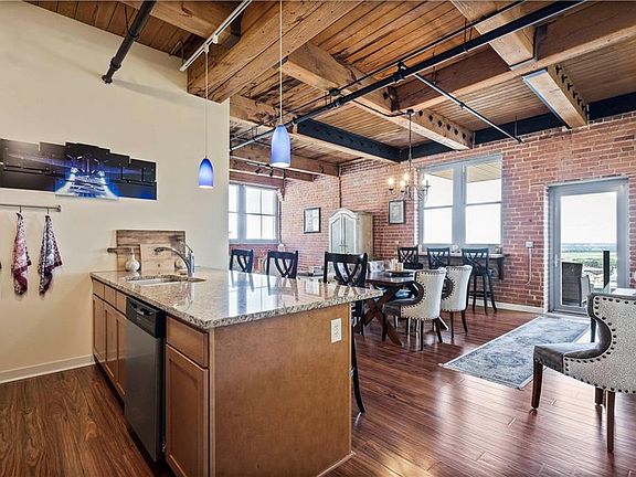 2nd image of 712 Broadway Blvd #701