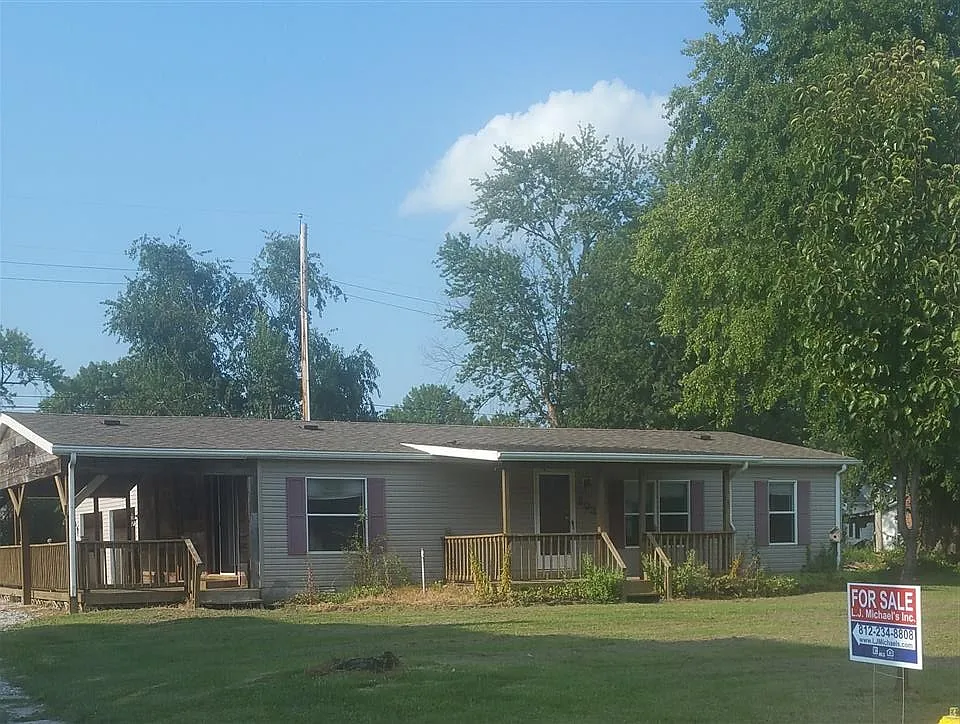 203 E Main St photo 1