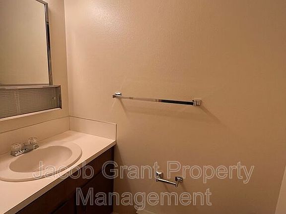 5th image of 735 Whittier St