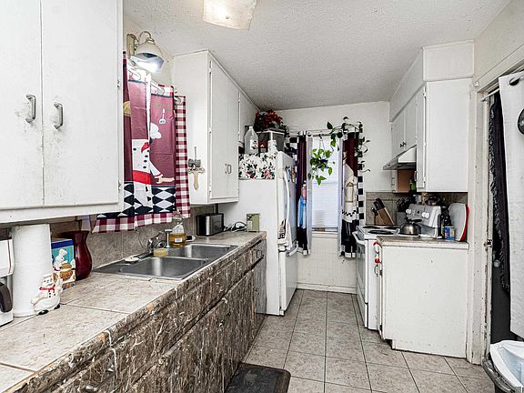 5th image of 6814 Spring Dr