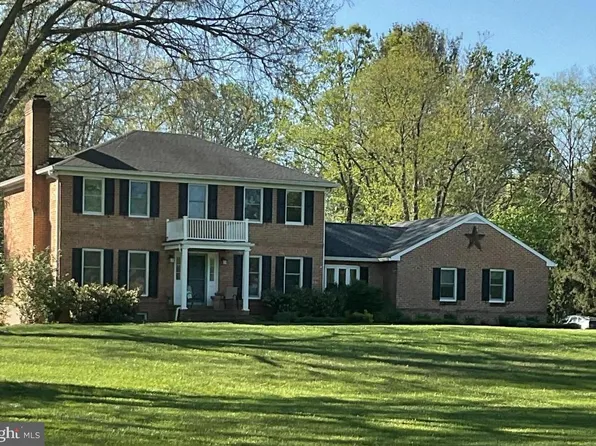 1075 Willowdale Dr, Shepherdstown, WV 25443