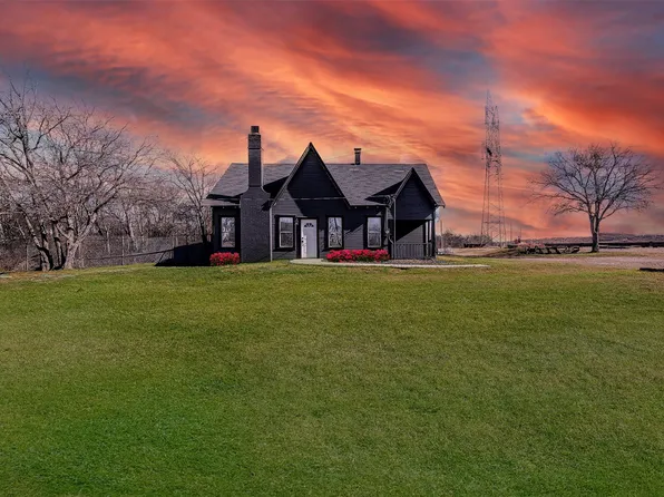 801 S Hampton Rd, Crowley, TX 76036