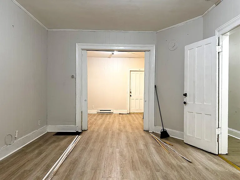 103 Catherine St #2 — Photo 20