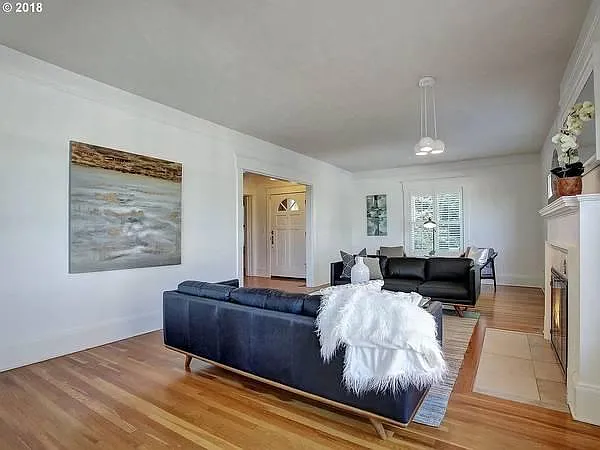 734 NW Marlborough Ave — Photo 8