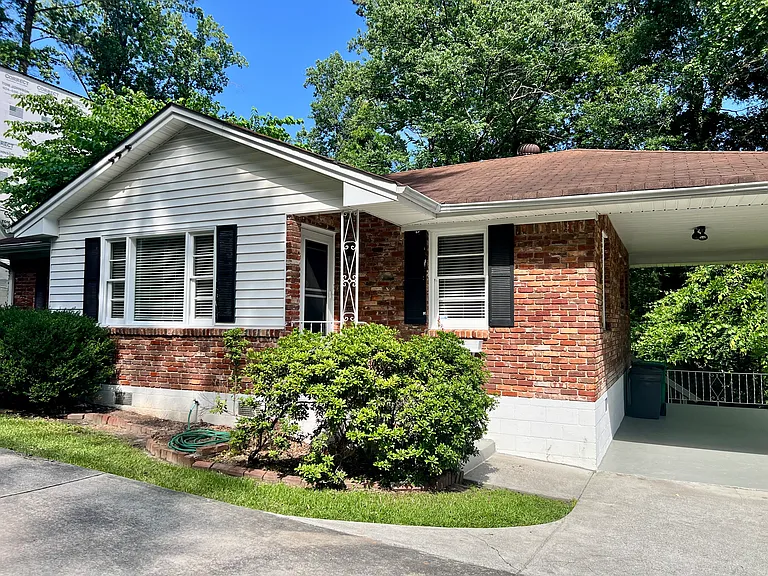 1490 N Druid Hills Rd NE — Photo 3