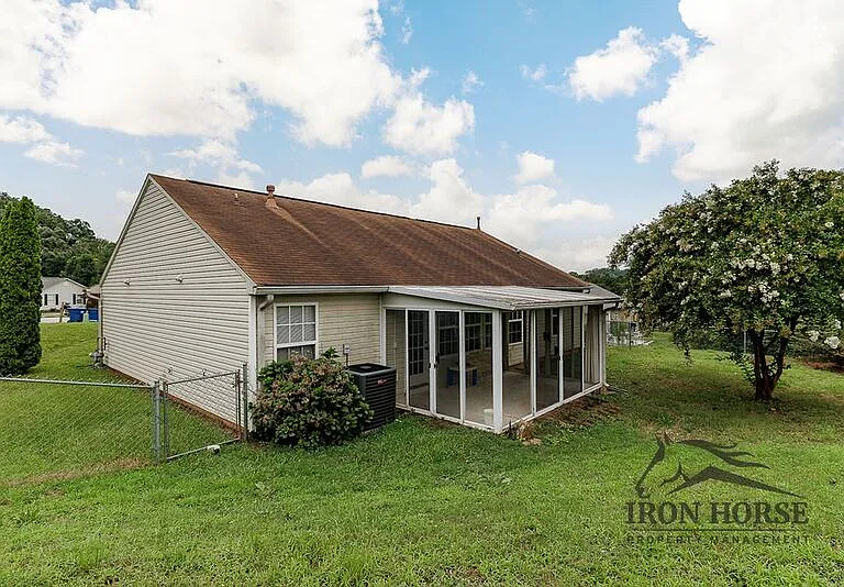 352 Shenandoah Cir — Photo 5